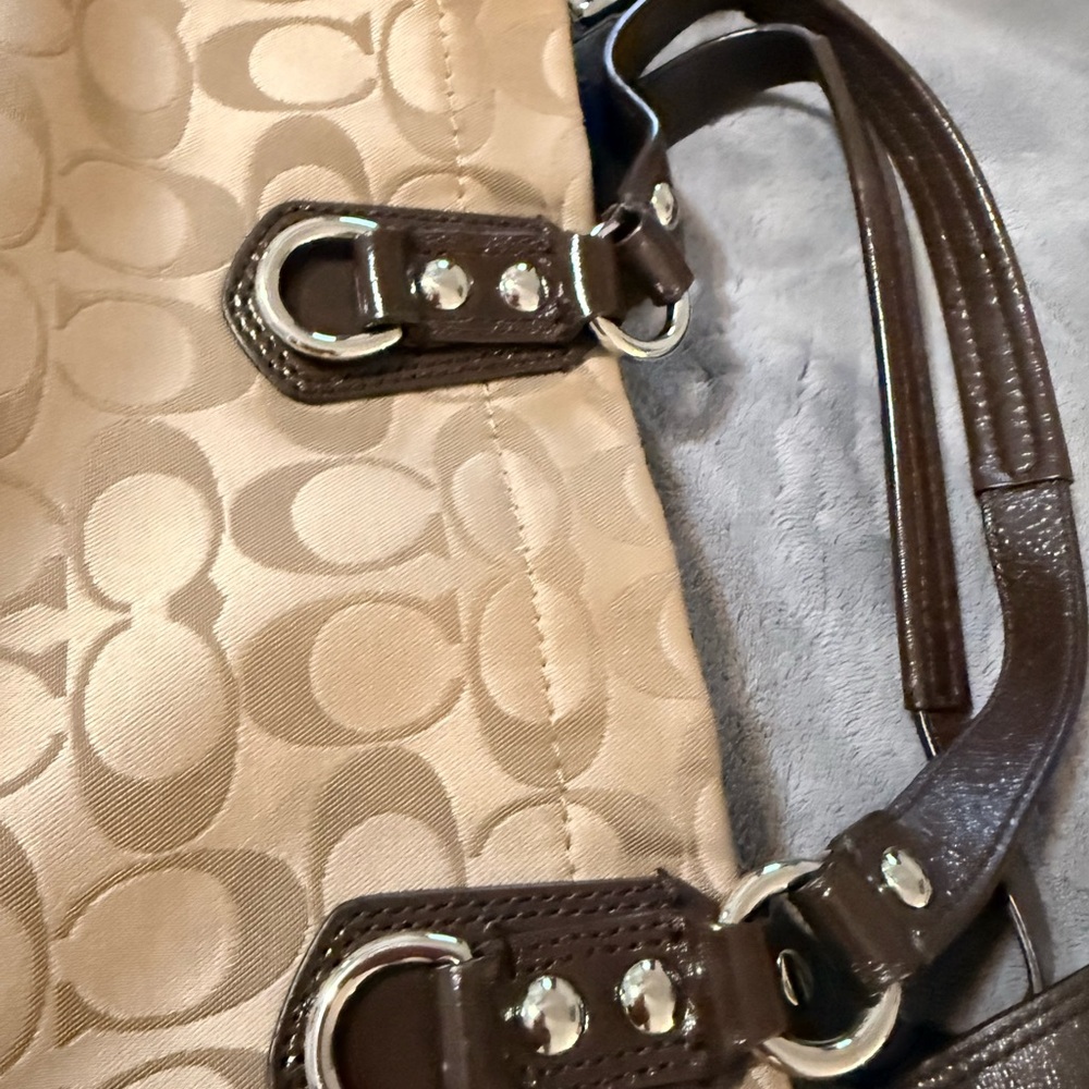Coach Tan and Brown Signature Shoulder Bag excellent condition, satin bag - Picture 7 of 16
